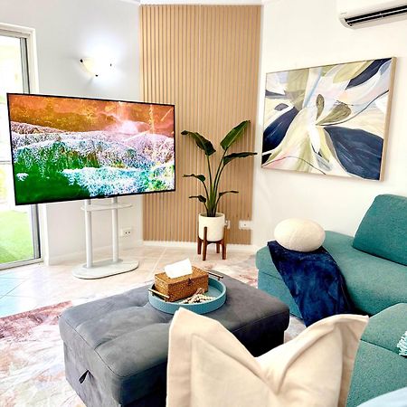 Luxury 2Bed 2Bath Poolview Apartment With Lift And 4Pools Cairns Exterior foto