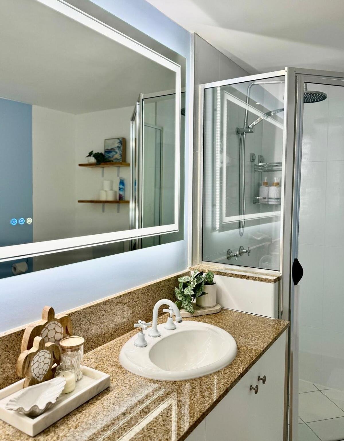 Luxury 2Bed 2Bath Poolview Apartment With Lift And 4Pools Cairns Exterior foto