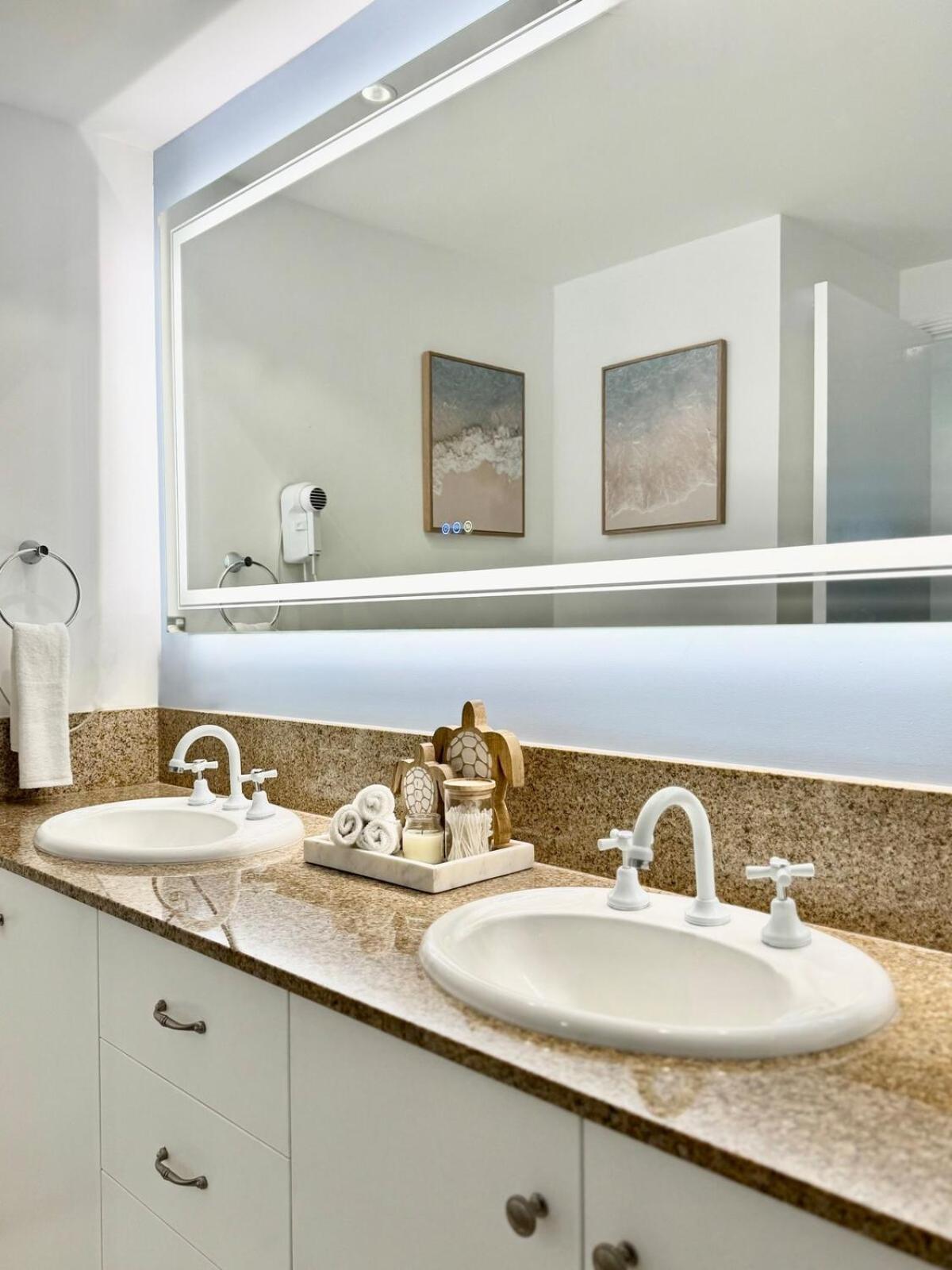 Luxury 2Bed 2Bath Poolview Apartment With Lift And 4Pools Cairns Exterior foto
