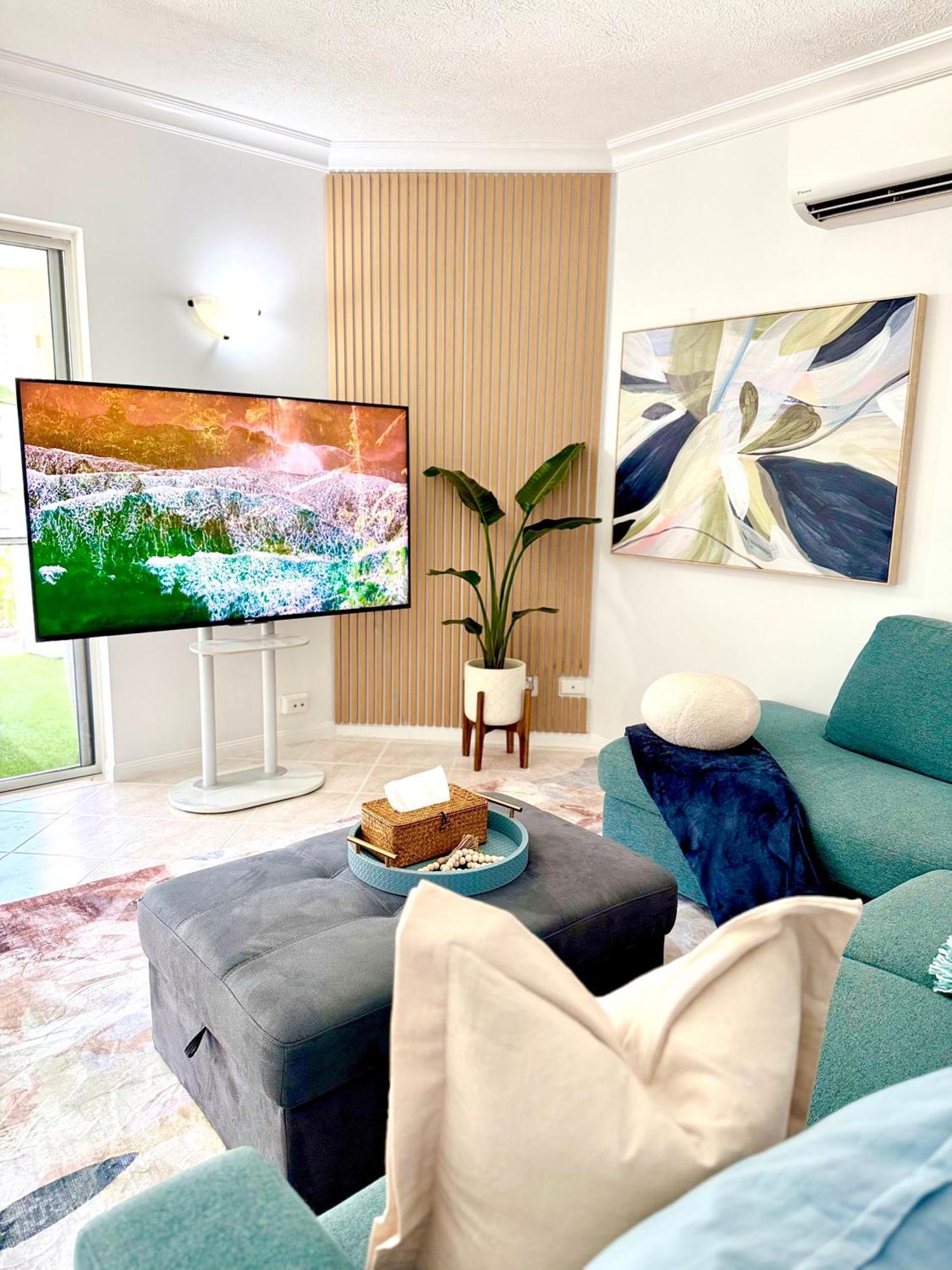 Luxury 2Bed 2Bath Poolview Apartment With Lift And 4Pools Cairns Exterior foto